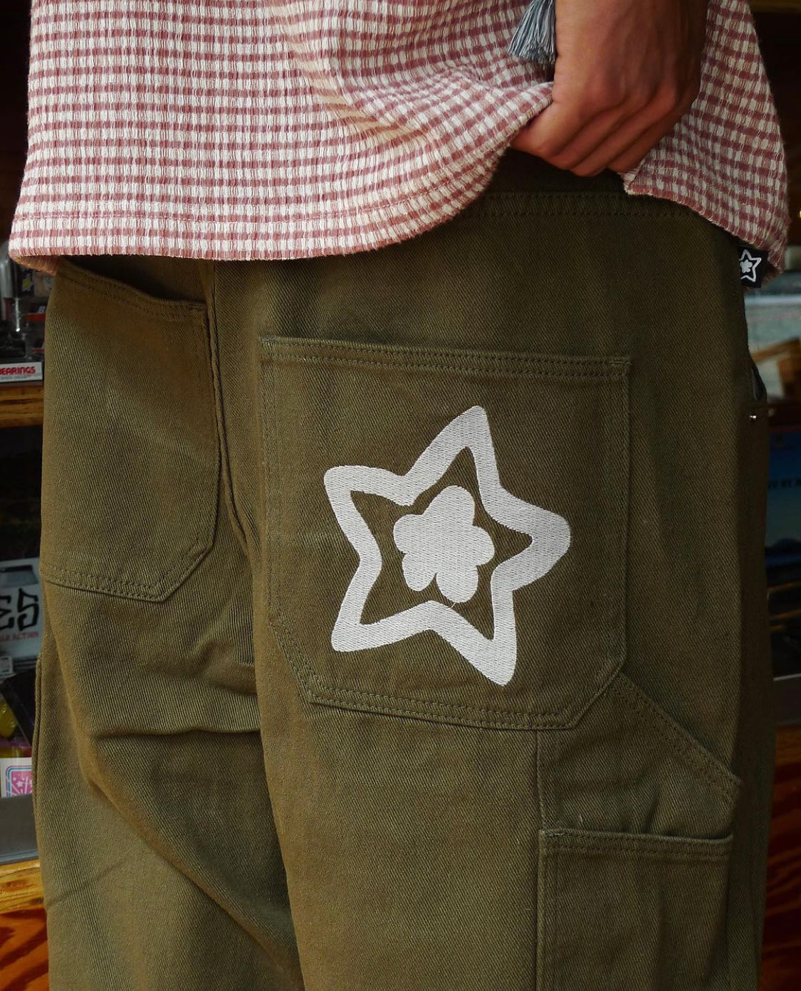 色はネイビーですSTARTEAM CARPENTER JEANS  star team