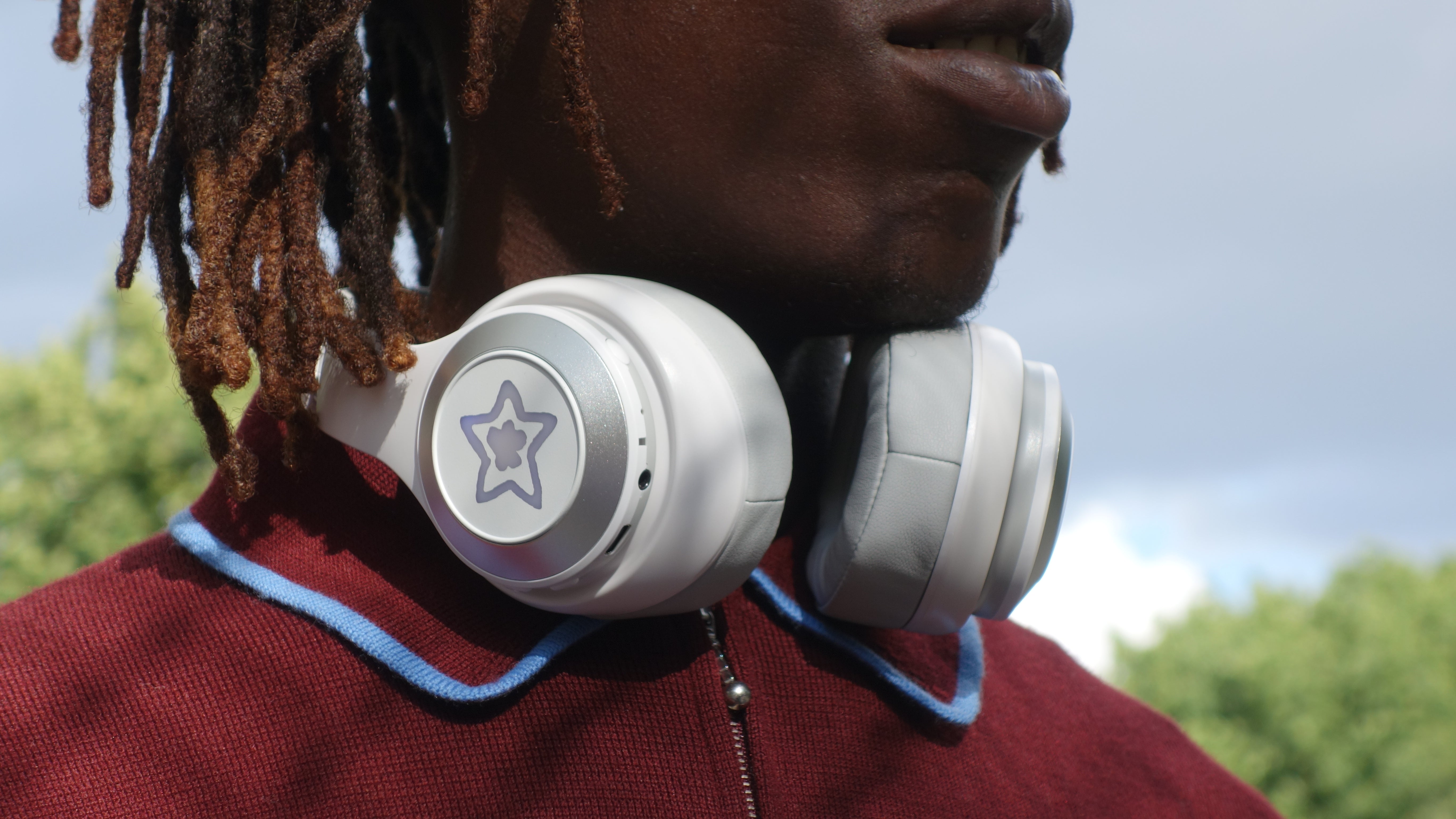 WHITE STAR HEADPHONES – The Star Team